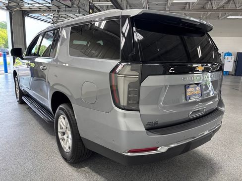 Used 2026 Chevrolet Suburban LT w/ Comfort Package AWD/4WD image 5