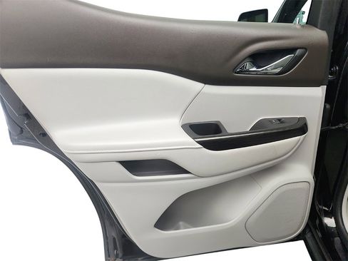 Used 2018 GMC Acadia SLT image 24