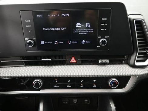 Used 2025 Kia Sportage LX image 4