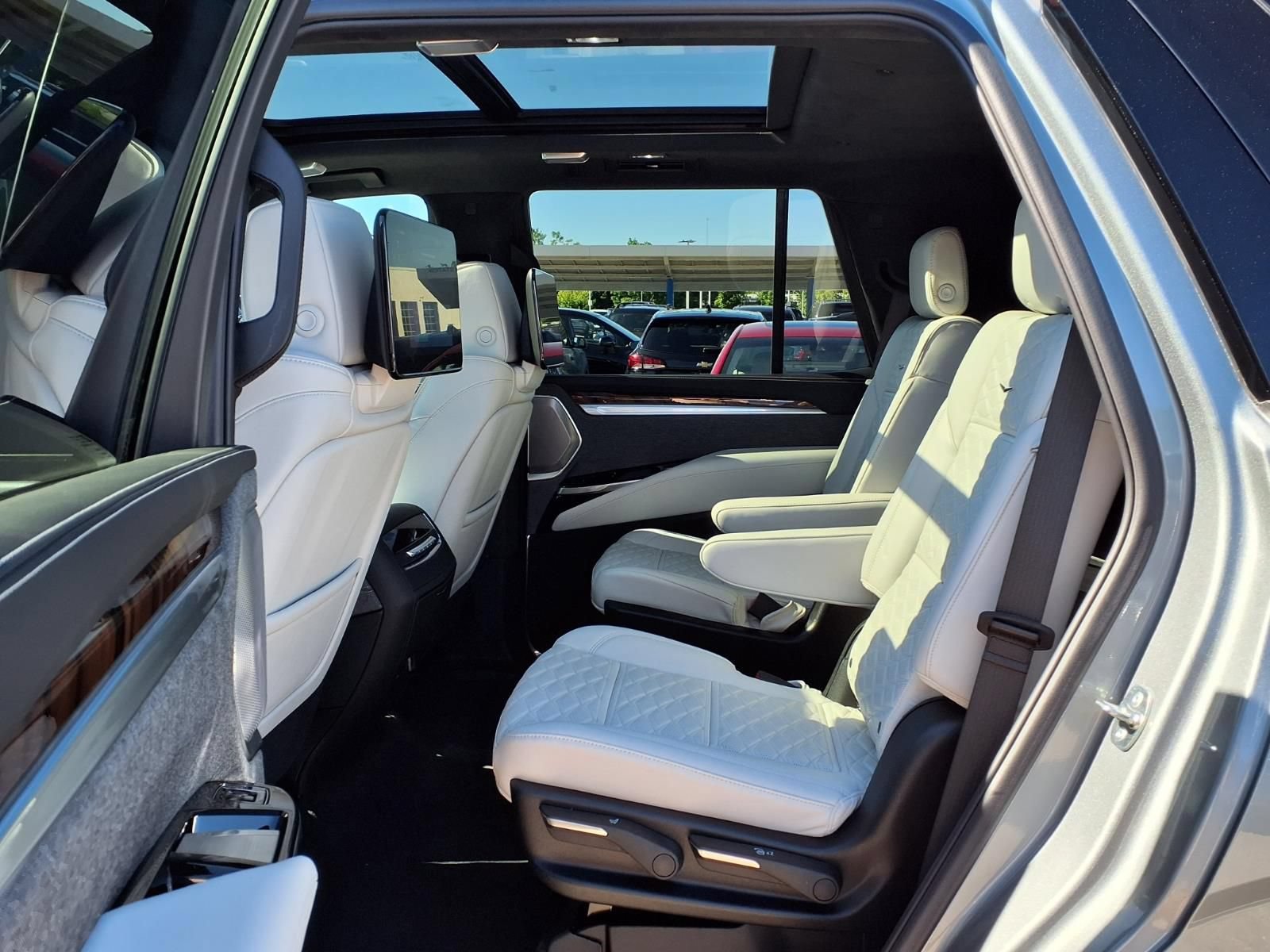 Certified 2026 Cadillac Escalade Platinum Sport w/ LPO, ONYX Package AWD/4WD image 10