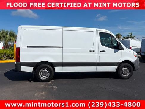 Used 2019 Freightliner Sprinter 2500 RWD image 12