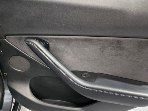 Used 2022 Tesla Model Y Long Range image 8