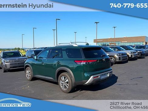 Used 2024 Nissan Pathfinder SL w/ Black Appearance Package AWD/4WD image 5