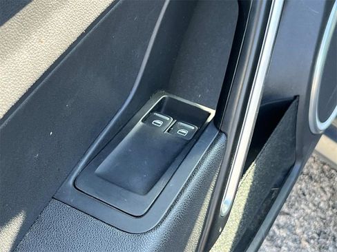 Used 2019 Volkswagen Beetle 2.0T SE image 15