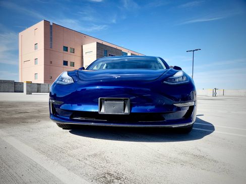 Used 2018 Tesla Model 3 Mid Range RWD image 6
