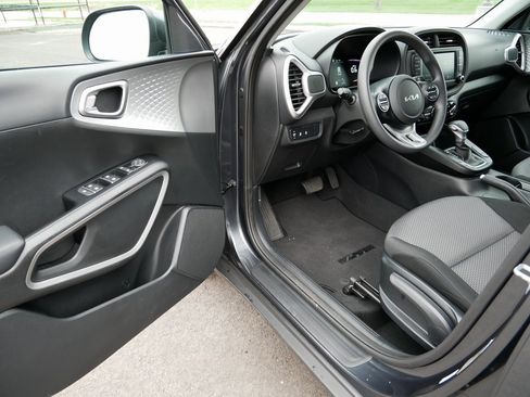 Used 2024 Kia Soul LX w/ Option Group 015 image 11