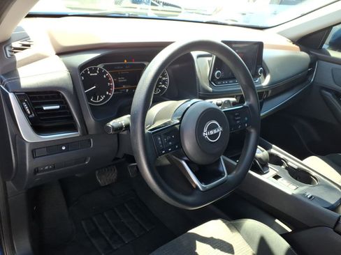 Used 2023 Nissan Rogue SV FWD image 8
