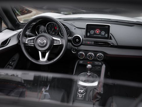 Used 2017 MAZDA MX-5 Miata RF Grand Touring image 28