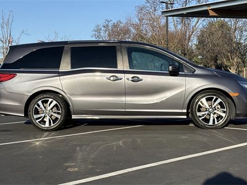 Used 2023 Honda Odyssey Touring image 3