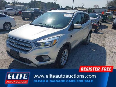 Used 2017 Ford Escape SE w/ SE Cold Weather Package image 3
