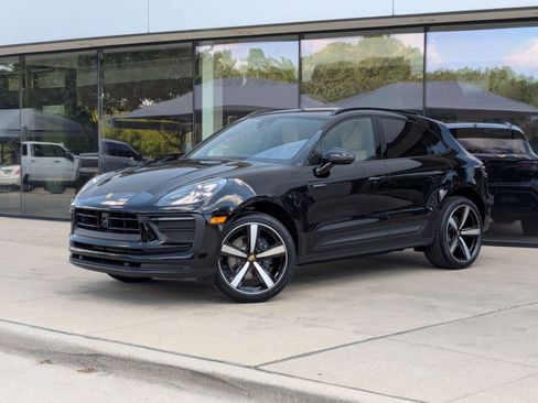 Certified 2026 Porsche Macan AWD/4WD image 1