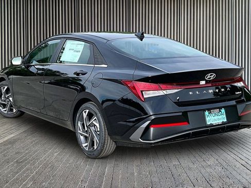 New 2026 Hyundai Elantra Limited FWD image 3