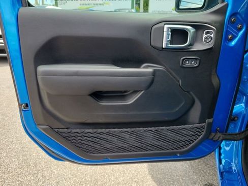 New 2025 Jeep Gladiator Sport AWD/4WD image 14