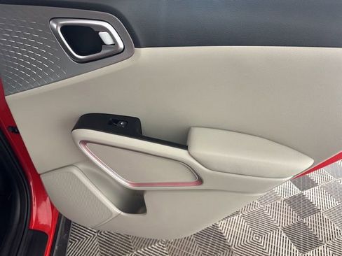 Certified 2025 Kia Soul LX w/ LX Technology Package image 23