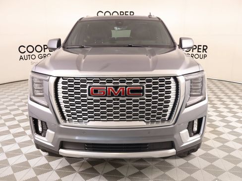 Used 2021 GMC Yukon XL Denali w/ Denali Premium Package AWD/4WD image 9