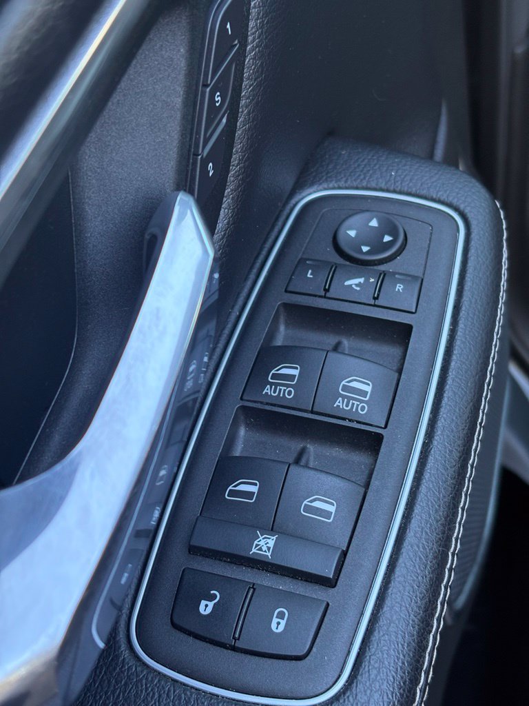 Used 2023 RAM 1500 Laramie AWD/4WD image 9