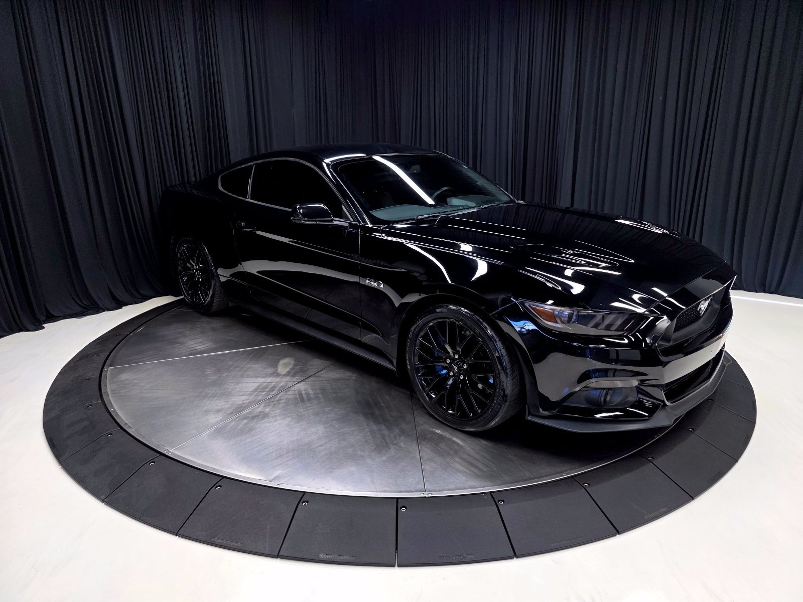 Used 2017 Ford Mustang GT Premium w/ GT Performance Package RWD image 15