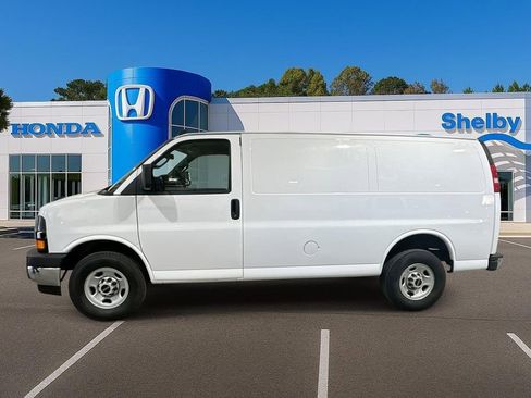 Used 2024 GMC Savana 2500 w/ Driver Convenience Package RWD image 5