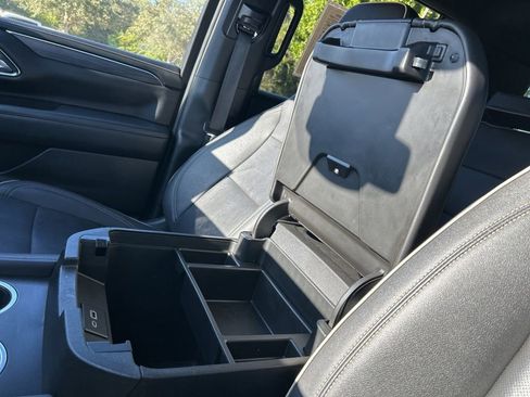 Used 2023 GMC Yukon SLT image 30