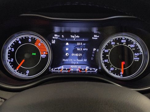 Used 2021 Jeep Cherokee Latitude Lux w/ Sun & Sound Group image 23