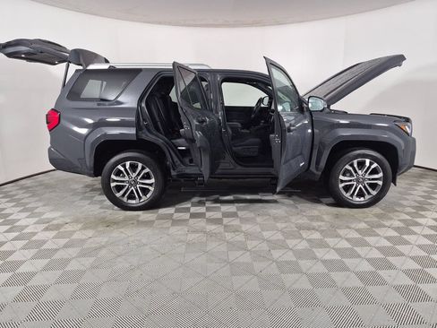 Used 2025 Toyota 4Runner Limited AWD/4WD image 9