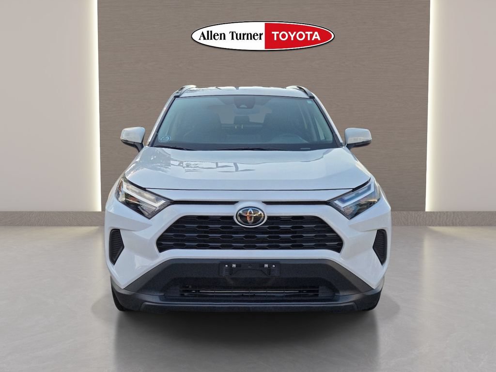 Used 2025 Toyota RAV4 XLE FWD image 4