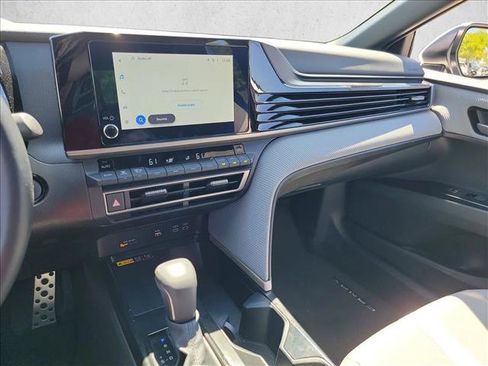 Used 2025 Toyota Camry SE w/ Convenience Package image 22