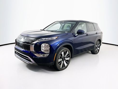 Used 2025 Mitsubishi Outlander SE AWD/4WD image 3