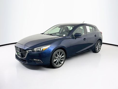 Used 2018 MAZDA MAZDA3 Touring FWD image 3
