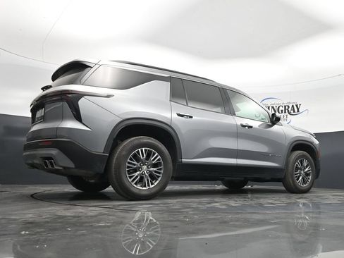 Used 2025 Chevrolet Traverse LT AWD/4WD image 32