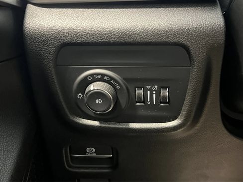 Used 2024 Jeep Grand Cherokee Limited AWD/4WD image 41