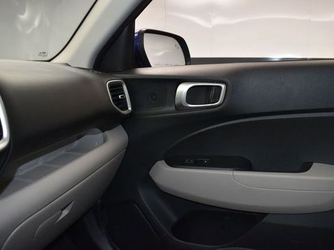 Used 2023 Hyundai Venue SEL FWD image 22