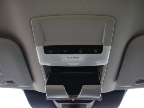 Used 2025 Nissan Pathfinder S image 19