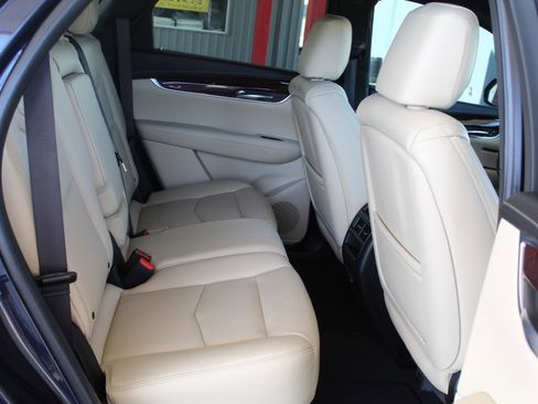 Used 2017 Cadillac XT5 Luxury w/ Driver Awareness Package image 19