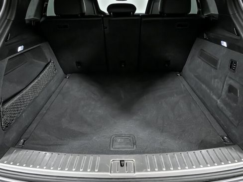 Used 2019 Porsche Cayenne Turbo image 16