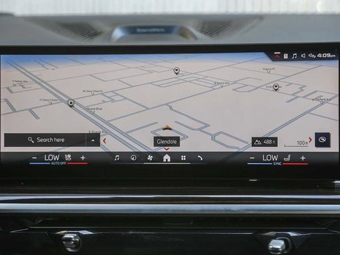 Used 2025 BMW X7 M60i image 11