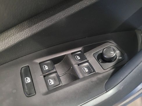 Used 2019 Volkswagen Jetta SE w/ Cold Weather Package FWD image 27