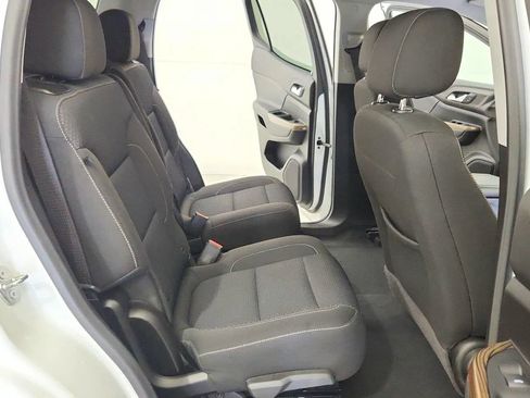 Used 2022 GMC Acadia SLE FWD image 30