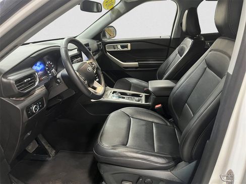 Certified 2024 Ford Explorer Limited image 9