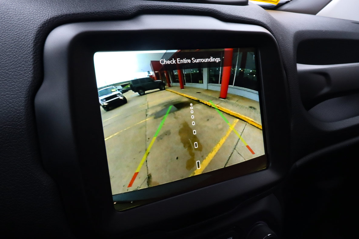 Used 2023 Jeep Renegade Altitude w/ Sun/Sound Group AWD/4WD image 12