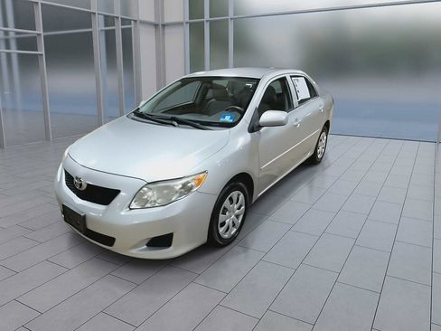 Used 2010 Toyota Corolla LE FWD image 4