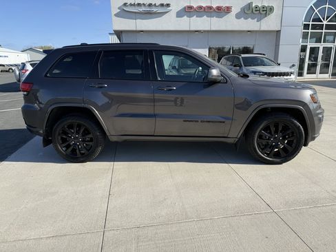 Used 2020 Jeep Grand Cherokee Altitude AWD/4WD image 8