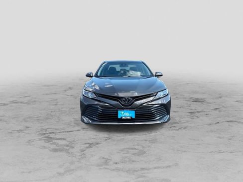 Used 2018 Toyota Camry LE w/ Moonroof Package FWD image 3