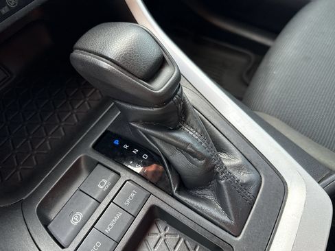 Certified 2022 Toyota RAV4 LE FWD image 21