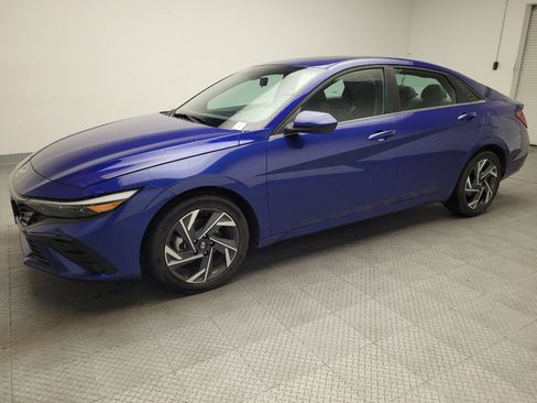 Used 2025 Hyundai Elantra SEL image 2