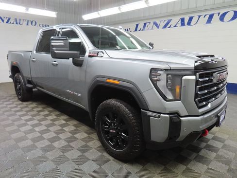 Used 2025 GMC Sierra 2500 AT4 image 3
