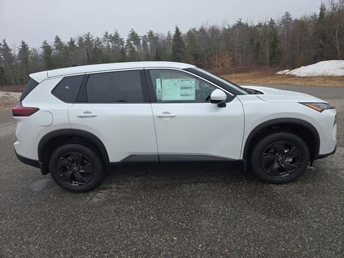 New 2026 Nissan Rogue SV image 8