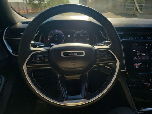 Used 2023 Jeep Grand Cherokee L Laredo AWD/4WD image 19