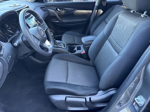 Used 2017 Nissan Rogue S image 9