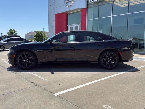 Used 2021 Dodge Charger SXT w/ Blacktop Package RWD image 10